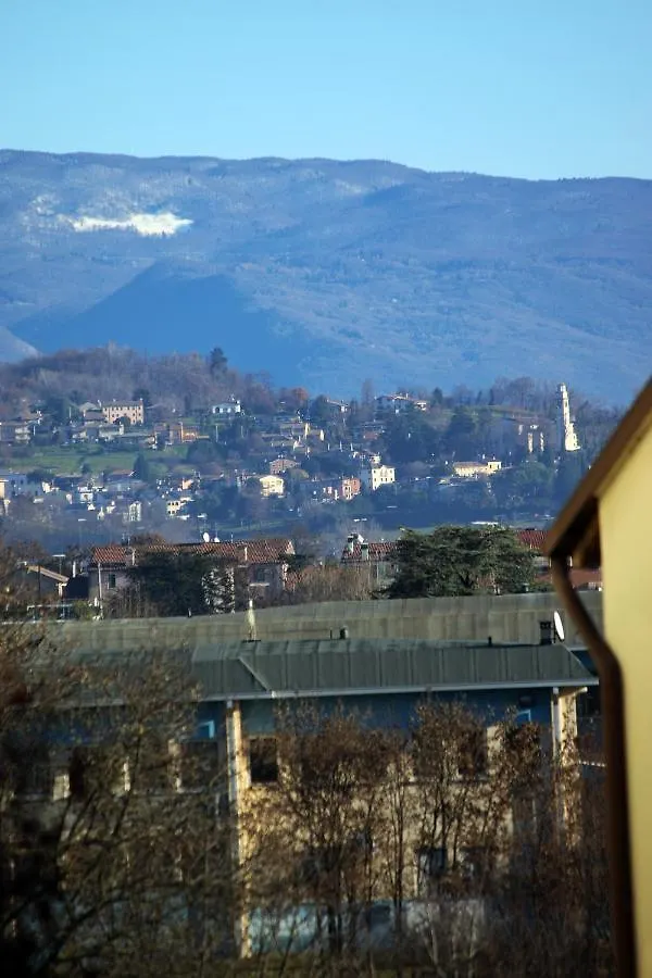 Garage con camere Pieve di Soligo 0*,